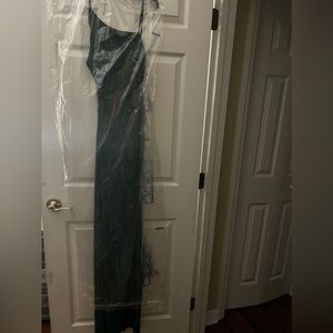 Bnwt long cute prom dress !
